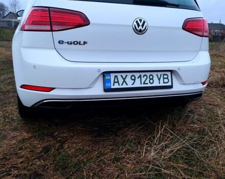 Белый Фольксваген e-Golf, объемом двигателя 0 л и пробегом 38 тыс. км за 14300 $, фото 4 на Automoto.ua