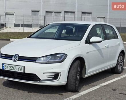 Белый Фольксваген e-Golf, объемом двигателя 0 л и пробегом 96 тыс. км за 14441 $, фото 7 на Automoto.ua
