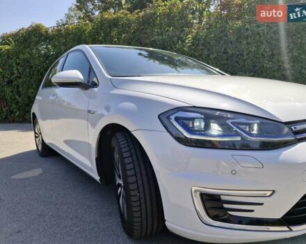 Белый Фольксваген e-Golf, объемом двигателя 0 л и пробегом 70 тыс. км за 14500 $, фото 13 на Automoto.ua