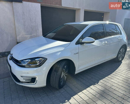 Белый Фольксваген e-Golf, объемом двигателя 0 л и пробегом 47 тыс. км за 15900 $, фото 1 на Automoto.ua