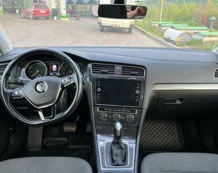 Белый Фольксваген e-Golf, объемом двигателя 0 л и пробегом 138 тыс. км за 11200 $, фото 5 на Automoto.ua