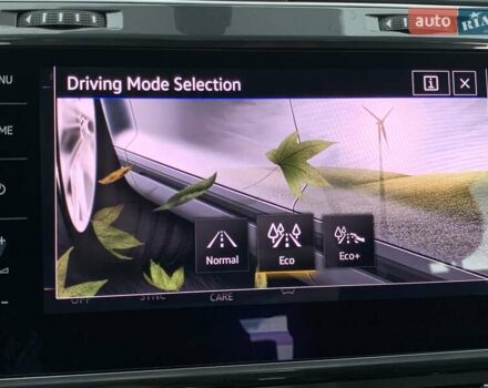 Белый Фольксваген e-Golf, объемом двигателя 0 л и пробегом 32 тыс. км за 14400 $, фото 53 на Automoto.ua