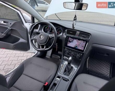 Белый Фольксваген e-Golf, объемом двигателя 0 л и пробегом 71 тыс. км за 12999 $, фото 22 на Automoto.ua