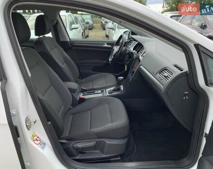 Белый Фольксваген e-Golf, объемом двигателя 0 л и пробегом 32 тыс. км за 14400 $, фото 64 на Automoto.ua