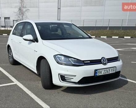 Белый Фольксваген e-Golf, объемом двигателя 0 л и пробегом 96 тыс. км за 14441 $, фото 9 на Automoto.ua