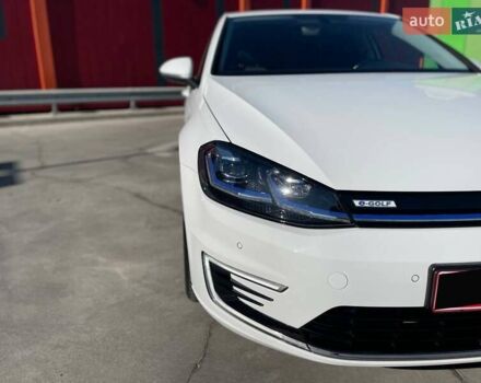 Белый Фольксваген e-Golf, объемом двигателя 0 л и пробегом 124 тыс. км за 13490 $, фото 10 на Automoto.ua
