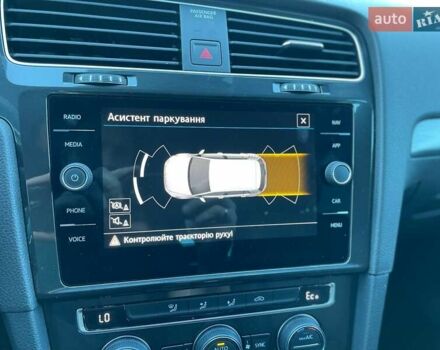 Белый Фольксваген e-Golf, объемом двигателя 0 л и пробегом 124 тыс. км за 13490 $, фото 34 на Automoto.ua