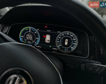 Білий Фольксваген e-Golf, об'ємом двигуна 0 л та пробігом 97 тис. км за 13999 $, фото 18 на Automoto.ua