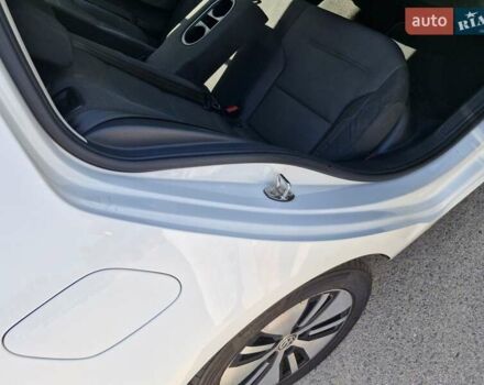 Белый Фольксваген e-Golf, объемом двигателя 0 л и пробегом 70 тыс. км за 14500 $, фото 24 на Automoto.ua