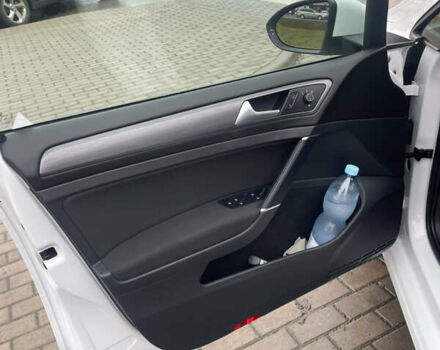 Білий Фольксваген e-Golf, об'ємом двигуна 0 л та пробігом 95 тис. км за 14950 $, фото 8 на Automoto.ua