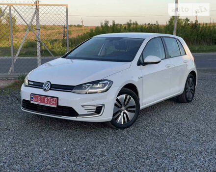 Белый Фольксваген e-Golf, объемом двигателя 0 л и пробегом 26 тыс. км за 14150 $, фото 3 на Automoto.ua