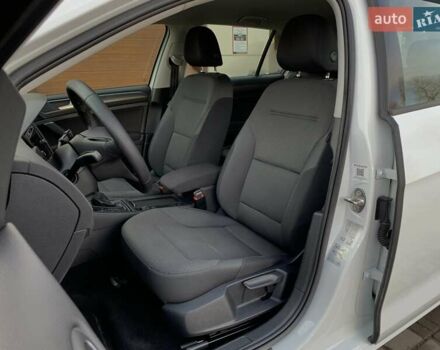 Белый Фольксваген e-Golf, объемом двигателя 0 л и пробегом 73 тыс. км за 13955 $, фото 24 на Automoto.ua