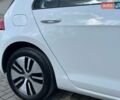 Белый Фольксваген e-Golf, объемом двигателя 0 л и пробегом 63 тыс. км за 13499 $, фото 50 на Automoto.ua