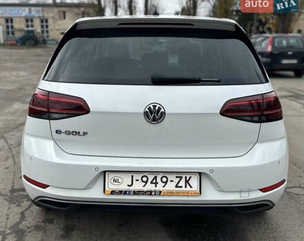 Белый Фольксваген e-Golf, объемом двигателя 0 л и пробегом 98 тыс. км за 16450 $, фото 4 на Automoto.ua