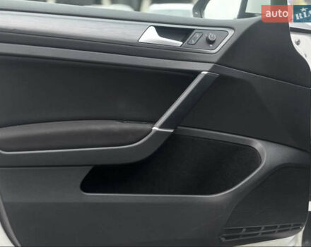 Білий Фольксваген e-Golf, об'ємом двигуна 0 л та пробігом 60 тис. км за 14490 $, фото 5 на Automoto.ua