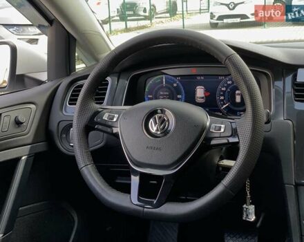 Белый Фольксваген e-Golf, объемом двигателя 0 л и пробегом 73 тыс. км за 13955 $, фото 34 на Automoto.ua