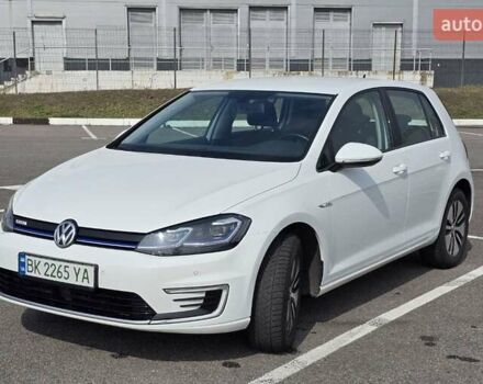 Белый Фольксваген e-Golf, объемом двигателя 0 л и пробегом 96 тыс. км за 14441 $, фото 10 на Automoto.ua