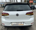 Белый Фольксваген e-Golf, объемом двигателя 0 л и пробегом 98 тыс. км за 16450 $, фото 13 на Automoto.ua