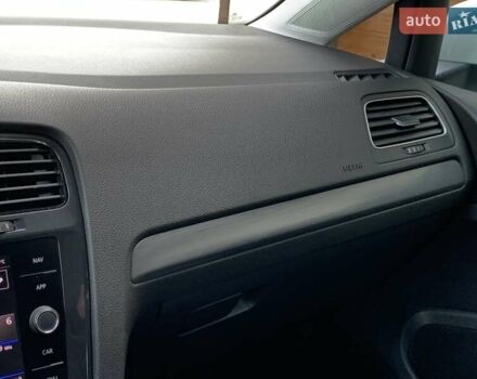 Белый Фольксваген e-Golf, объемом двигателя 0 л и пробегом 73 тыс. км за 13955 $, фото 61 на Automoto.ua