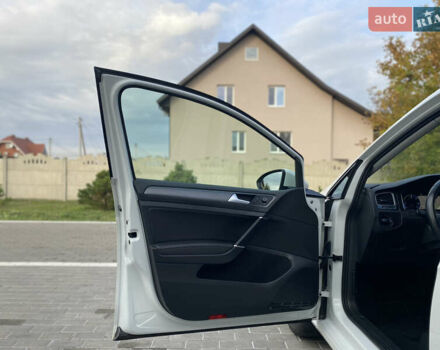 Білий Фольксваген e-Golf, об'ємом двигуна 0 л та пробігом 43 тис. км за 17499 $, фото 16 на Automoto.ua
