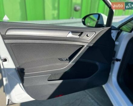 Белый Фольксваген e-Golf, объемом двигателя 0 л и пробегом 125 тыс. км за 13500 $, фото 13 на Automoto.ua