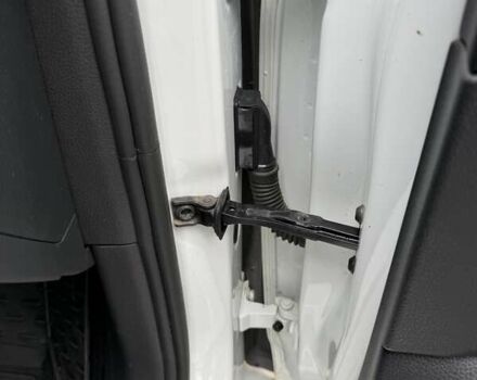 Белый Фольксваген e-Golf, объемом двигателя 0 л и пробегом 57 тыс. км за 15500 $, фото 4 на Automoto.ua