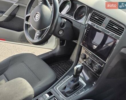 Белый Фольксваген e-Golf, объемом двигателя 0 л и пробегом 96 тыс. км за 14441 $, фото 15 на Automoto.ua