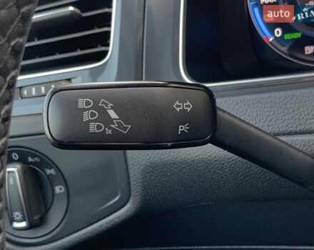 Белый Фольксваген e-Golf, объемом двигателя 0 л и пробегом 73 тыс. км за 13955 $, фото 44 на Automoto.ua