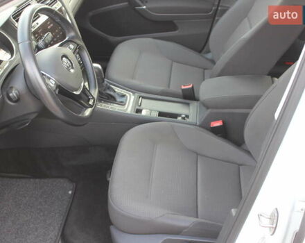 Белый Фольксваген e-Golf, объемом двигателя 0 л и пробегом 69 тыс. км за 13999 $, фото 24 на Automoto.ua