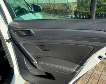 Белый Фольксваген e-Golf, объемом двигателя 0 л и пробегом 139 тыс. км за 14900 $, фото 20 на Automoto.ua