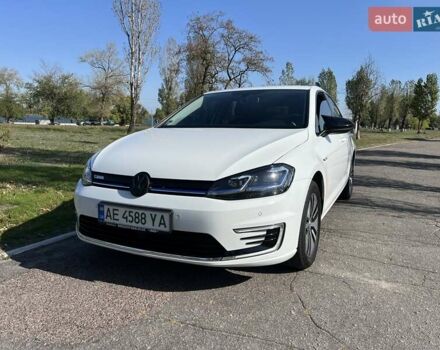 Белый Фольксваген e-Golf, объемом двигателя 0 л и пробегом 44 тыс. км за 16800 $, фото 1 на Automoto.ua