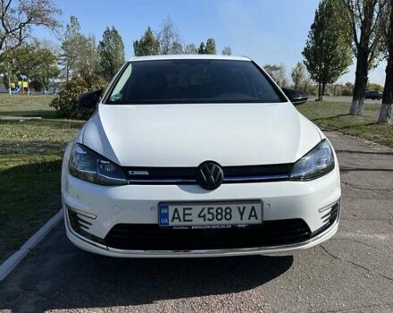 Белый Фольксваген e-Golf, объемом двигателя 0 л и пробегом 44 тыс. км за 16800 $, фото 3 на Automoto.ua