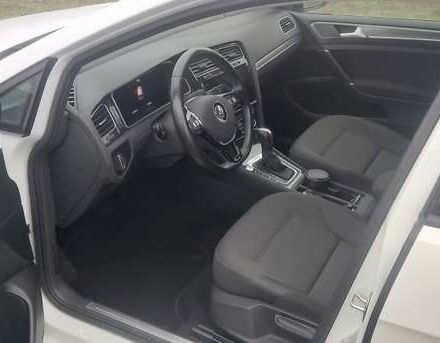 Білий Фольксваген e-Golf, об'ємом двигуна 0 л та пробігом 88 тис. км за 16499 $, фото 20 на Automoto.ua