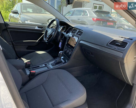 Белый Фольксваген e-Golf, объемом двигателя 0 л и пробегом 22 тыс. км за 14400 $, фото 61 на Automoto.ua