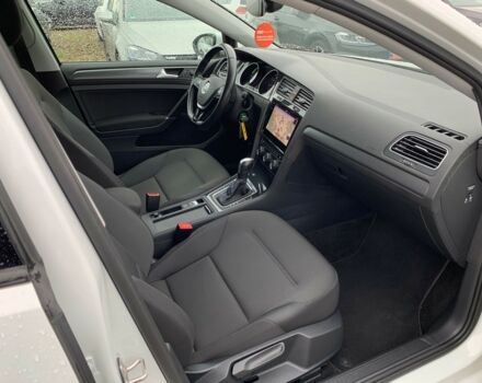 Белый Фольксваген e-Golf, объемом двигателя 0 л и пробегом 55 тыс. км за 15900 $, фото 1 на Automoto.ua