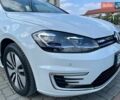 Белый Фольксваген e-Golf, объемом двигателя 0 л и пробегом 63 тыс. км за 13499 $, фото 59 на Automoto.ua