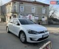 Белый Фольксваген e-Golf, объемом двигателя 0 л и пробегом 70 тыс. км за 13900 $, фото 3 на Automoto.ua