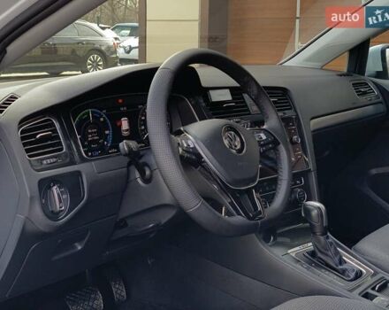 Белый Фольксваген e-Golf, объемом двигателя 0 л и пробегом 73 тыс. км за 13955 $, фото 23 на Automoto.ua