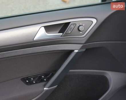 Белый Фольксваген e-Golf, объемом двигателя 0 л и пробегом 69 тыс. км за 13999 $, фото 22 на Automoto.ua