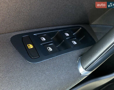 Белый Фольксваген e-Golf, объемом двигателя 0 л и пробегом 22 тыс. км за 14400 $, фото 20 на Automoto.ua