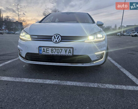 Белый Фольксваген e-Golf, объемом двигателя 0 л и пробегом 115 тыс. км за 14900 $, фото 1 на Automoto.ua
