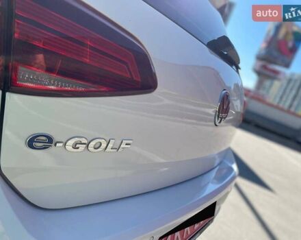 Белый Фольксваген e-Golf, объемом двигателя 0 л и пробегом 124 тыс. км за 13490 $, фото 13 на Automoto.ua