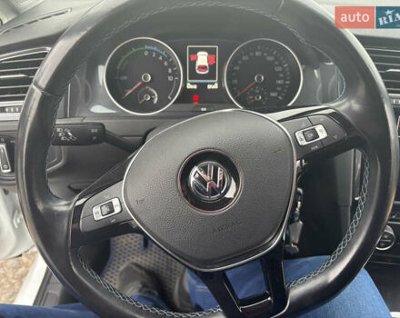 Белый Фольксваген e-Golf, объемом двигателя 0 л и пробегом 67 тыс. км за 16000 $, фото 6 на Automoto.ua