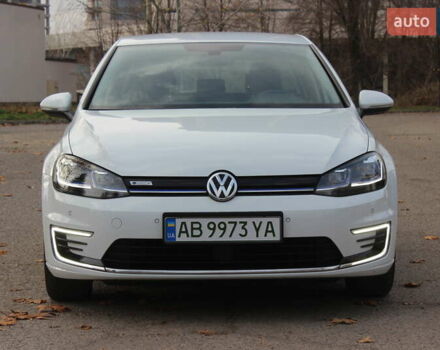 Белый Фольксваген e-Golf, объемом двигателя 0 л и пробегом 69 тыс. км за 13999 $, фото 6 на Automoto.ua
