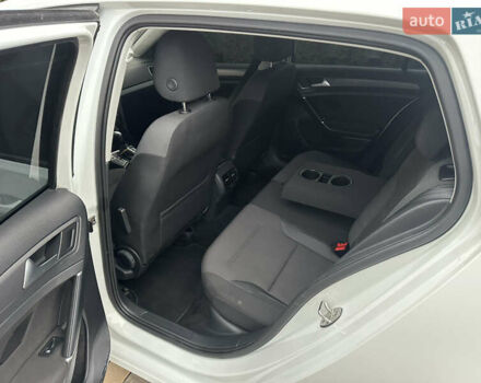 Белый Фольксваген e-Golf, объемом двигателя 0 л и пробегом 70 тыс. км за 13700 $, фото 22 на Automoto.ua