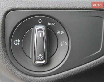 Белый Фольксваген e-Golf, объемом двигателя 0 л и пробегом 69 тыс. км за 13999 $, фото 32 на Automoto.ua