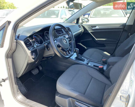 Белый Фольксваген e-Golf, объемом двигателя 0 л и пробегом 22 тыс. км за 14400 $, фото 17 на Automoto.ua