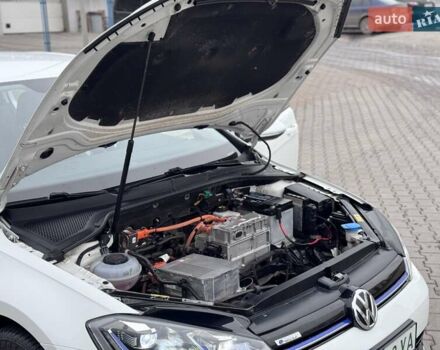 Белый Фольксваген e-Golf, объемом двигателя 0 л и пробегом 71 тыс. км за 12999 $, фото 33 на Automoto.ua