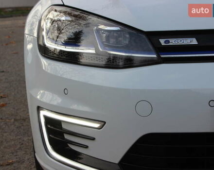 Белый Фольксваген e-Golf, объемом двигателя 0 л и пробегом 69 тыс. км за 13999 $, фото 20 на Automoto.ua