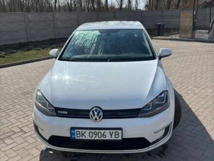 Белый Фольксваген e-Golf, объемом двигателя 0 л и пробегом 214 тыс. км за 7200 $, фото 1 на Automoto.ua